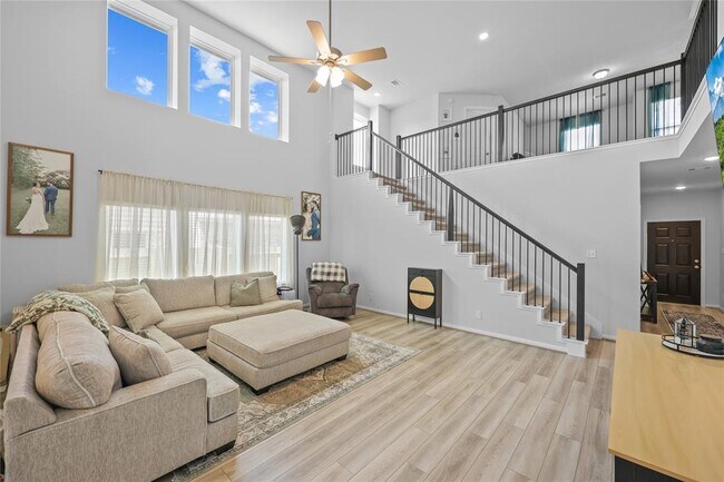 Building Photo - 30208 Arnold Br Dr