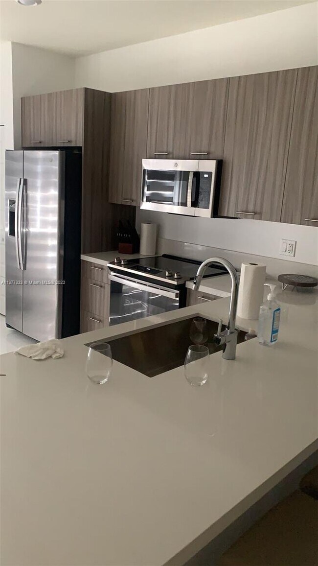 Foto del edificio - 6455 NW 103rd Pl