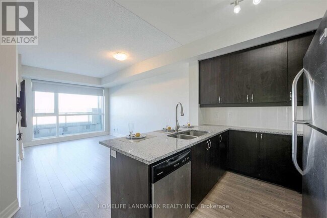 Photo du bâtiment - 8130-8130 Birchmount Rd