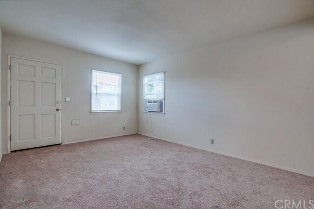 Building Photo - 1044 W 7th St