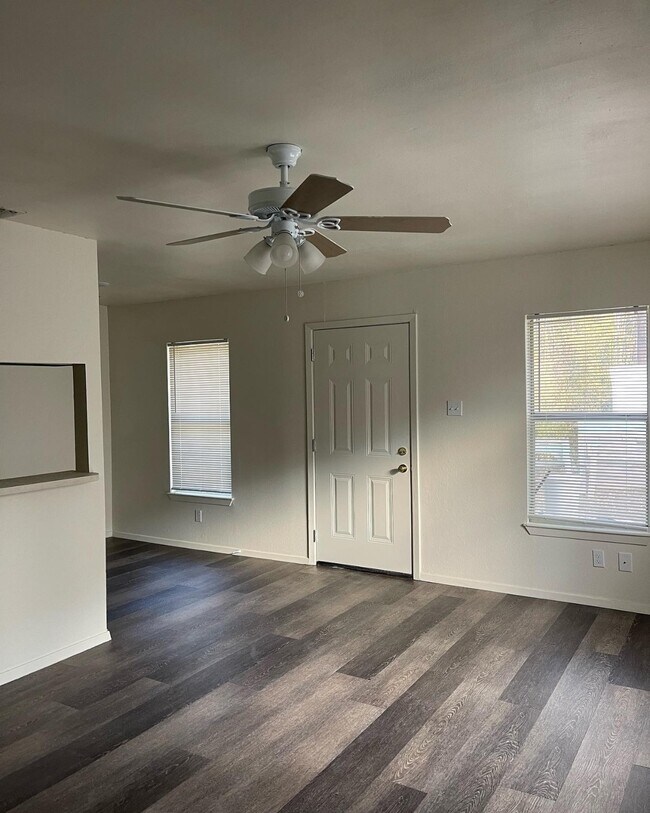 Foto del edificio - 5408 McCullough Ave