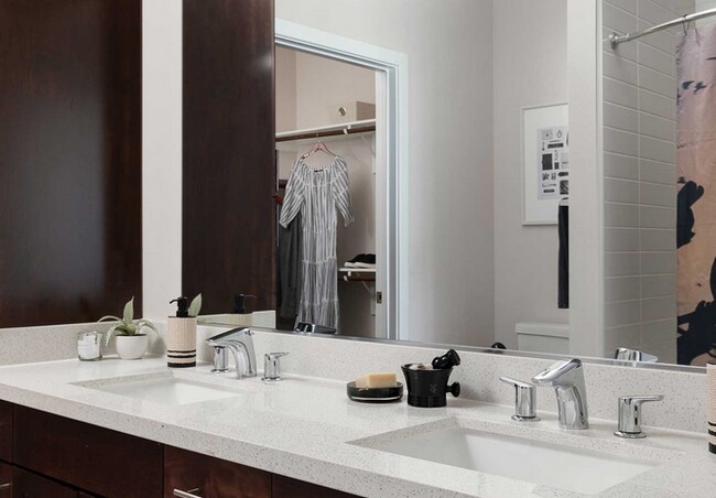 Foto del edificio - 5635 1/2 Diehl Trail