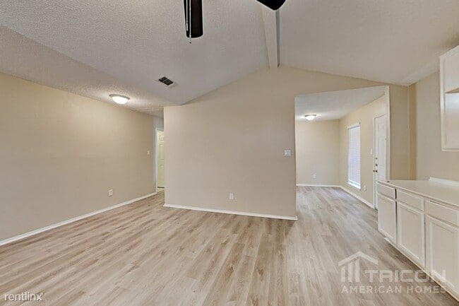 Building Photo - 318 Moss Hill Dr