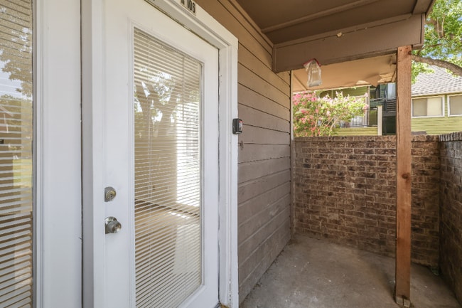 Photo - 9835 Walnut St Apartment