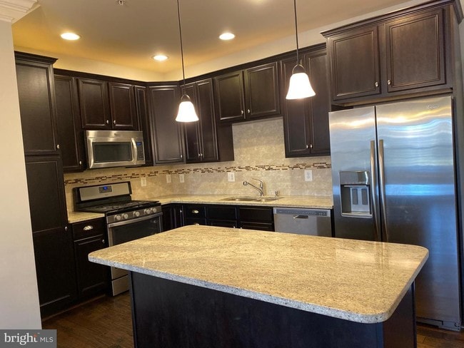 Building Photo - 43075 Thoroughfare Gap Terrace