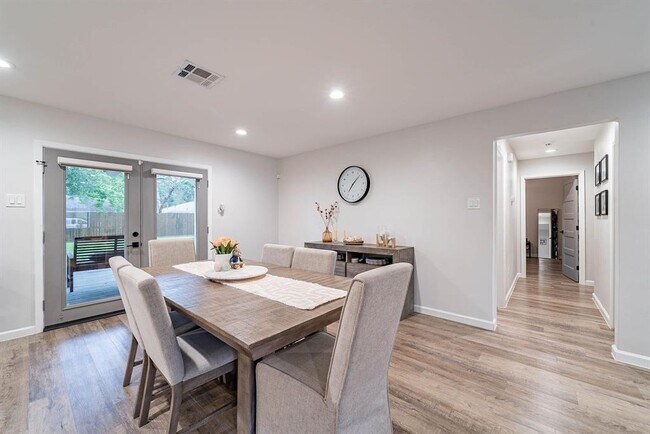 Foto del edificio - 5810 Effingham Dr