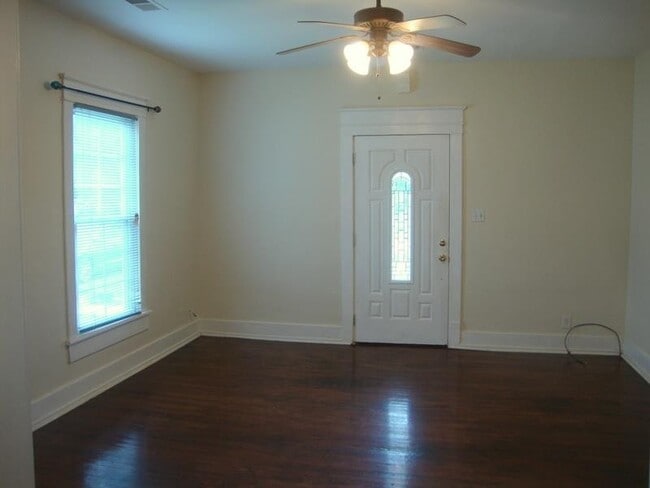 Building Photo - 722 Lynn St