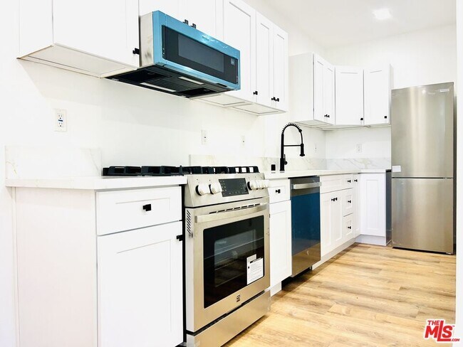 Foto del edificio - 938 W Glenoaks Blvd