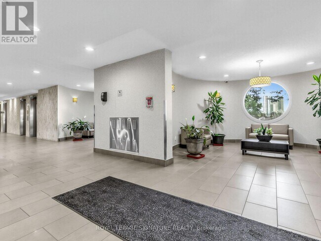 Photo du bâtiment - 5 Parkway Forest Dr
