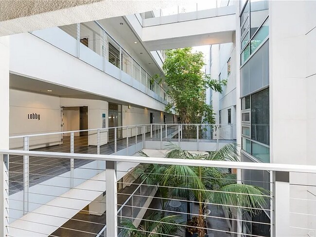 Foto del edificio - 630 W 6th St