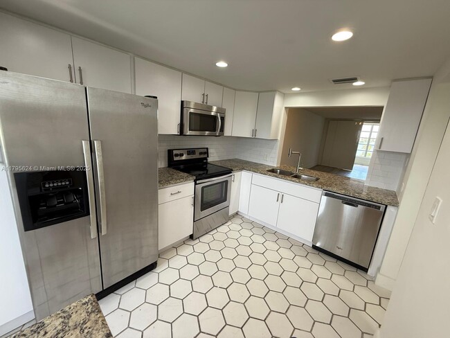 Foto del edificio - 441 NE 195th St