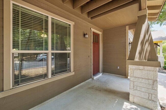 Building Photo - 2528 Amur Dr