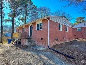 Building Photo - 2406 Quincy St