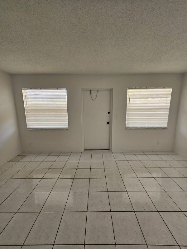 Foto del edificio - 1150 NE 17th Ct
