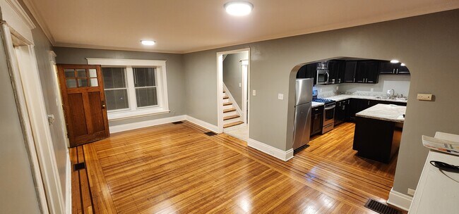 Foto del edificio - 204 Winspear Ave