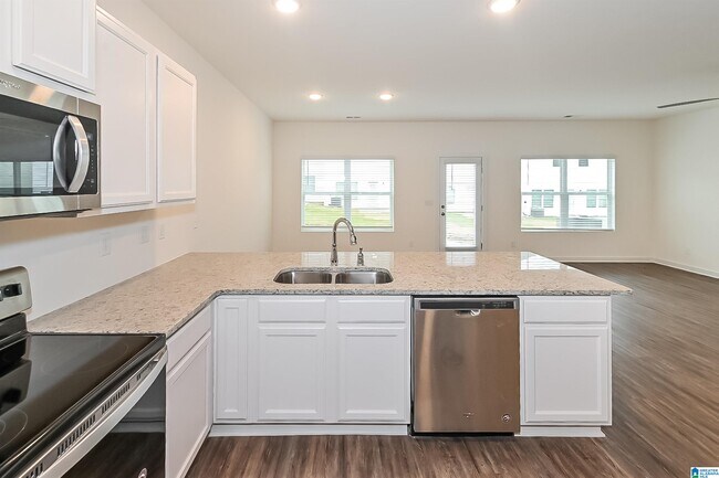 Foto del edificio - 553 The Heights Ln