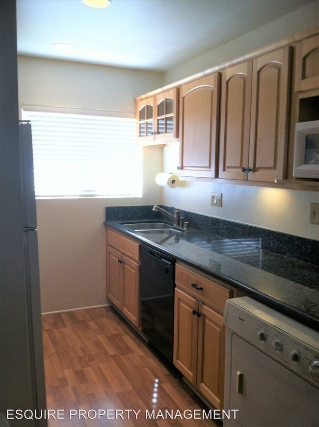 Building Photo - 2 br, 1.5 bath House - 233 S. VENTURA RD #134