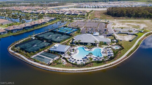 Foto del edificio - 15336 Lucerna St