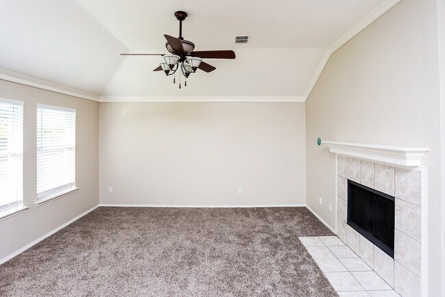 Foto del edificio - 801 Buttercup Ln