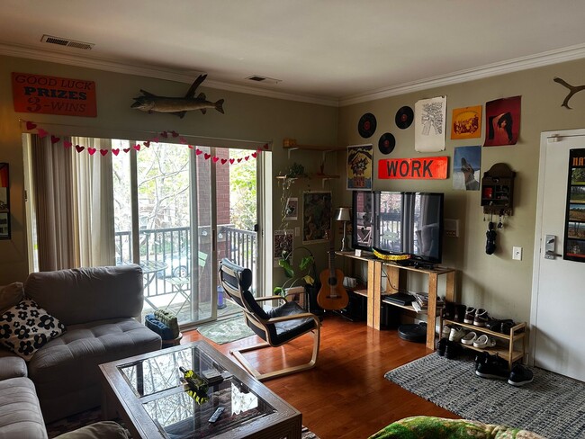 Foto del edificio - Spacious 3 Bed, 2 Bath Steps to Taylor Street