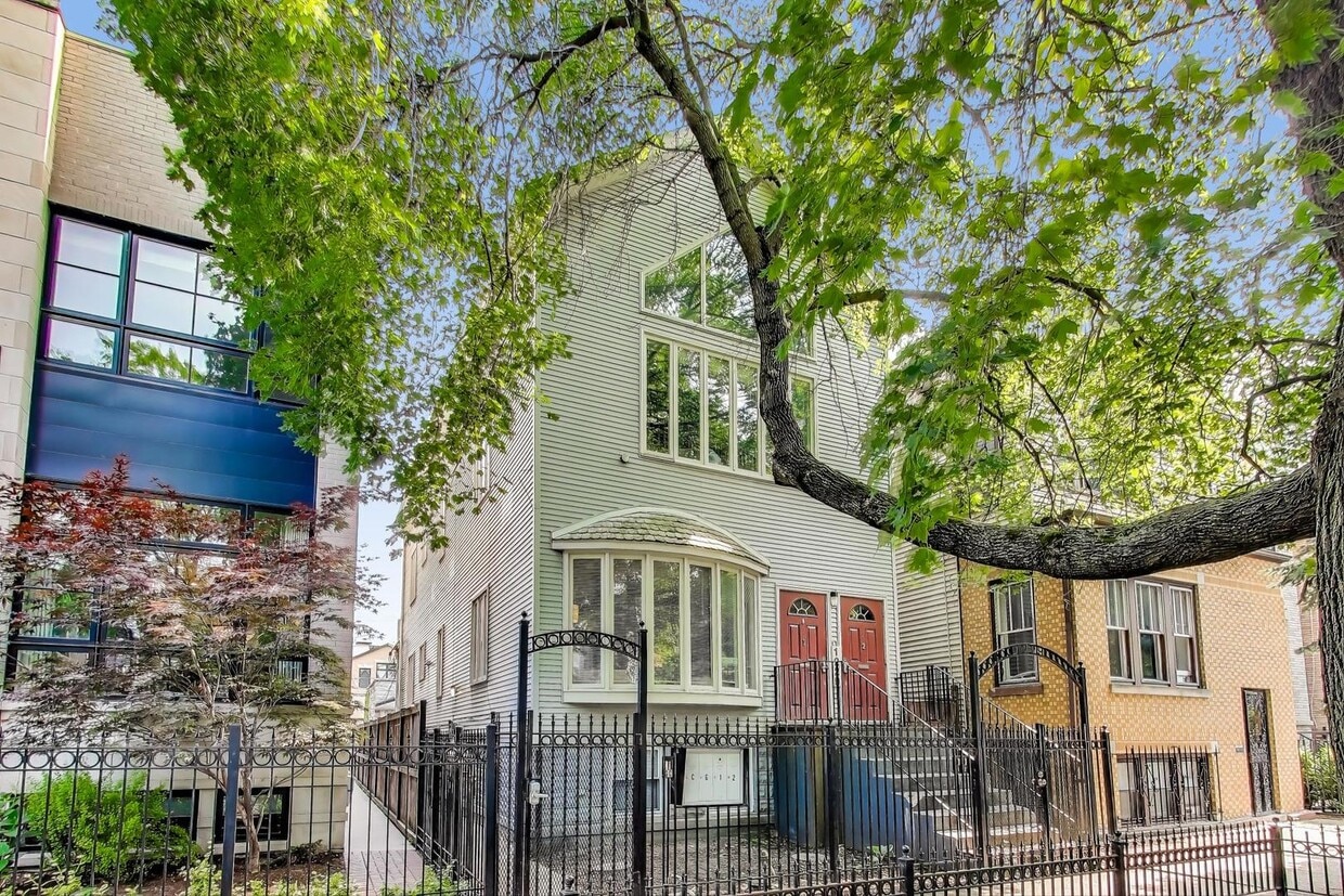 Primary Photo - 1229 W Wellington Ave