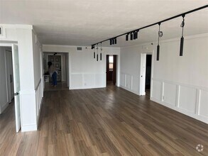 Building Photo - 3095 N Course Dr
