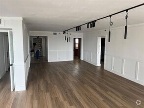 Building Photo - 3095 N Course Dr