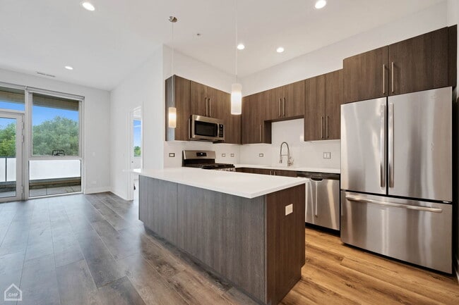 Building Photo - 1957 N Fairfield Ave