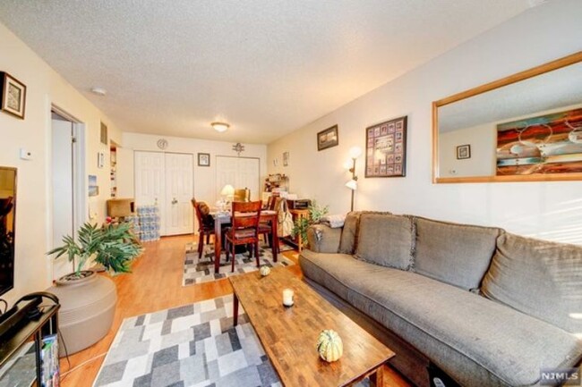 Building Photo - 1314 Persimmon Ct