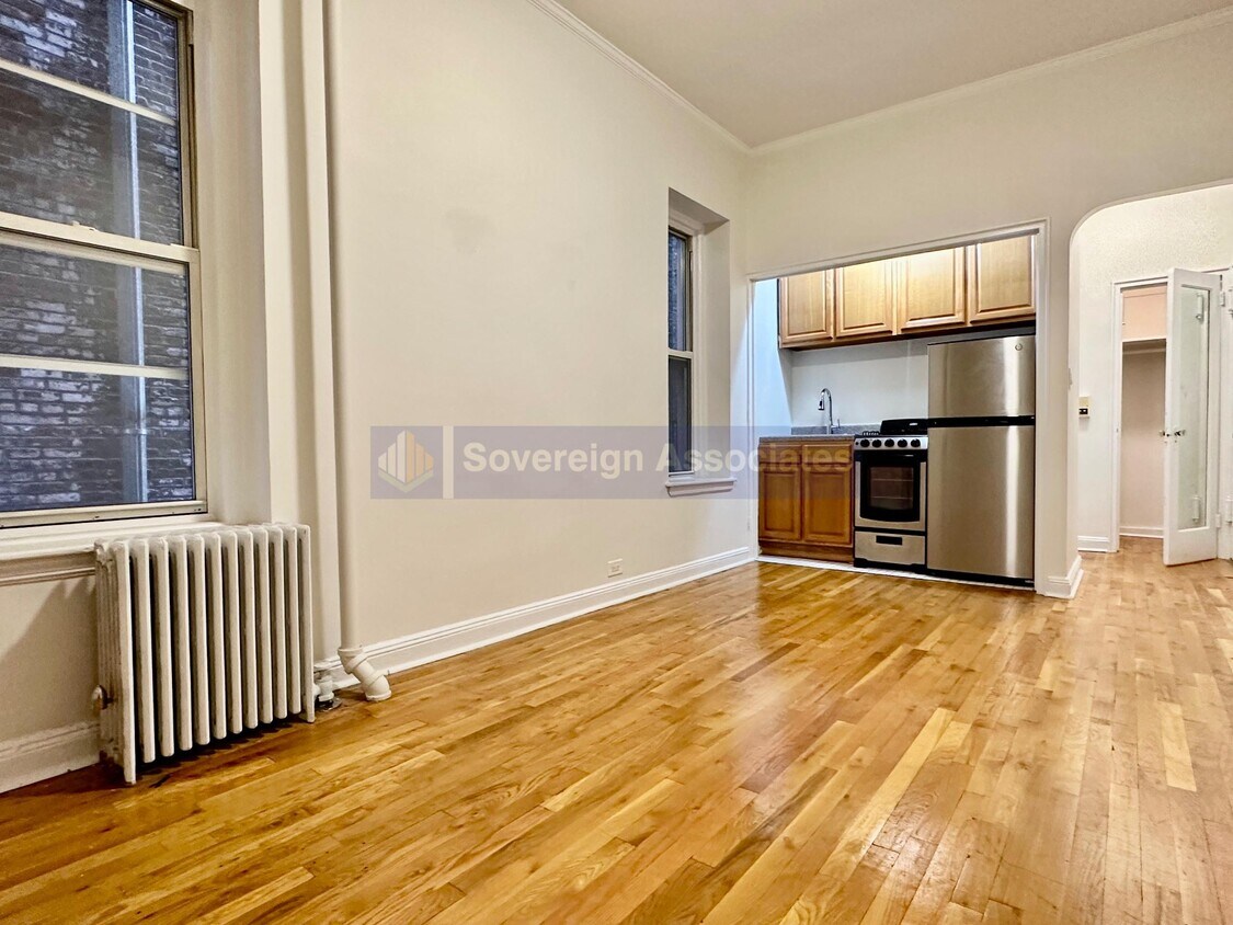 Foto principal - 328 W 83rd St