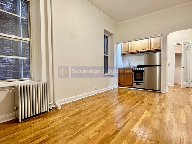 Building Photo - 328 W 83rd St