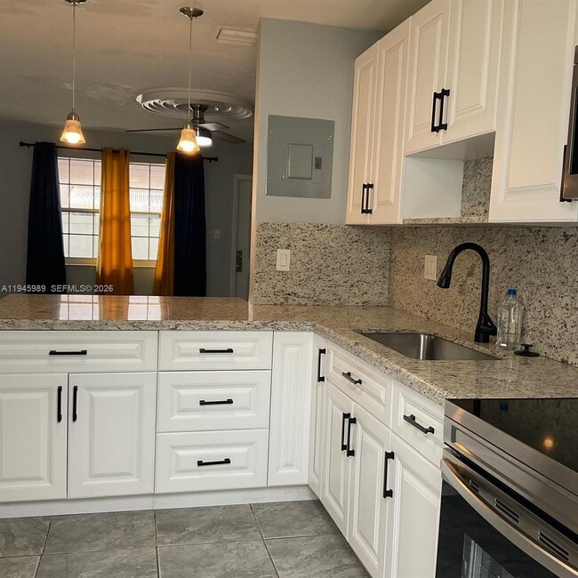 Foto del edificio - 337 Phippen Waiters Rd