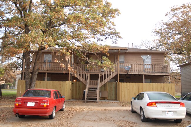 Building Photo - 2408 Bosque Dr
