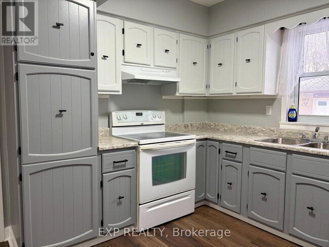 Building Photo - 436 Thorold Rd