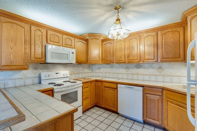 Building Photo - 3542 S Bonn St