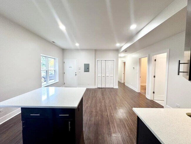 Foto del edificio - 2959 N Hamlin Ave