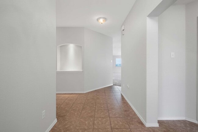 Building Photo - 4 Bedroom, 2 Bath, 1-Story Home Near Old S...