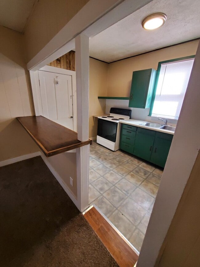 Foto del edificio - 1-2 bedroom house for rent in Clay Center, KS