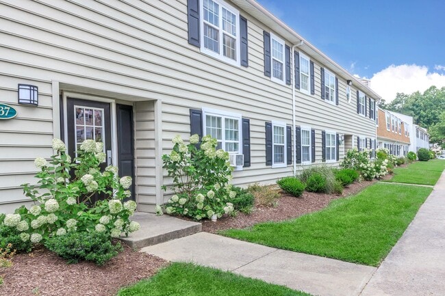 Building Photo - Tanglewood Apartments