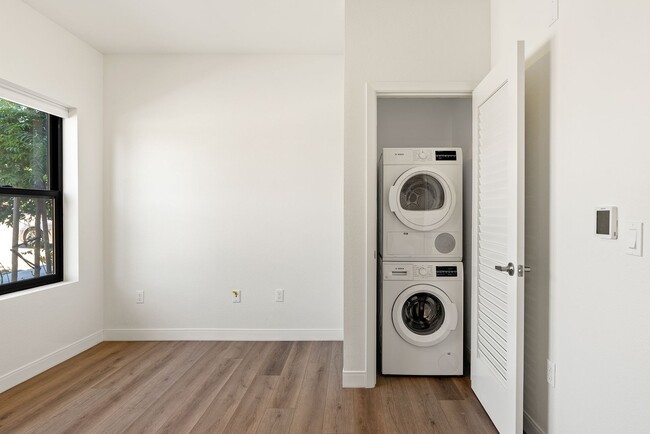 Interior Photo - The Junction (2120 Santa Barbara Ave)