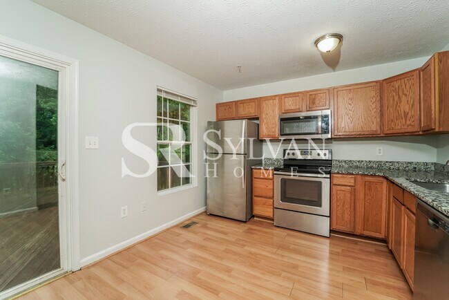 Foto del edificio - Spacious Townhome for You