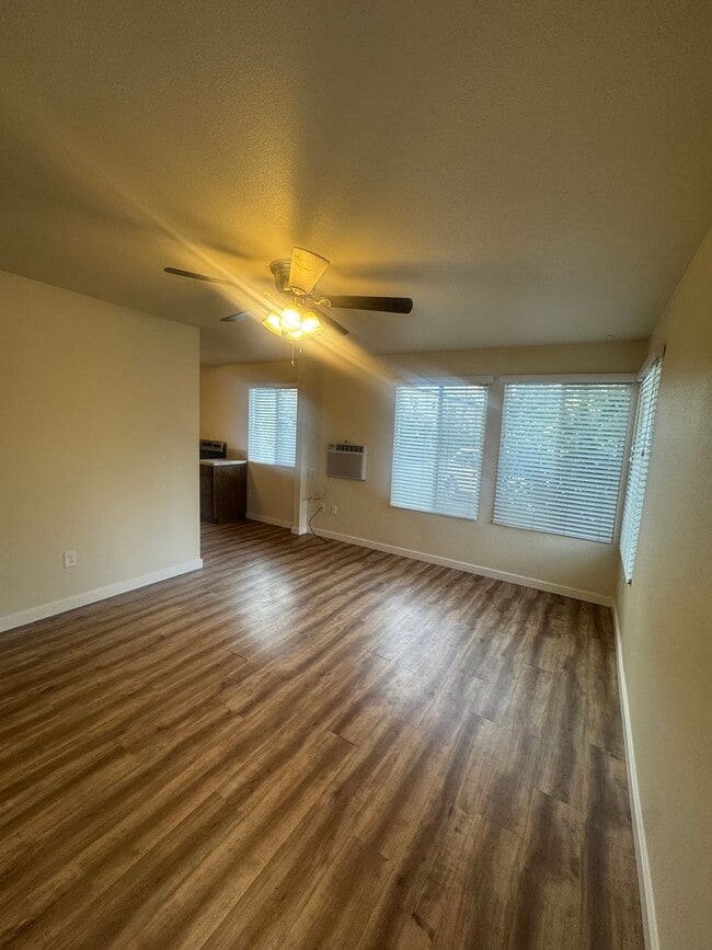 Foto del edificio - 1104 Layton Rd