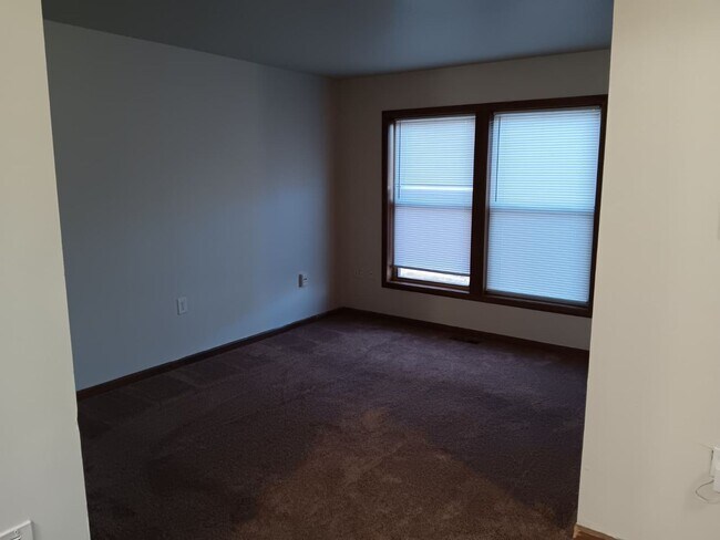 Foto del edificio - For Rent - Four-Bedroom Two-Bathroom Home Available in February!