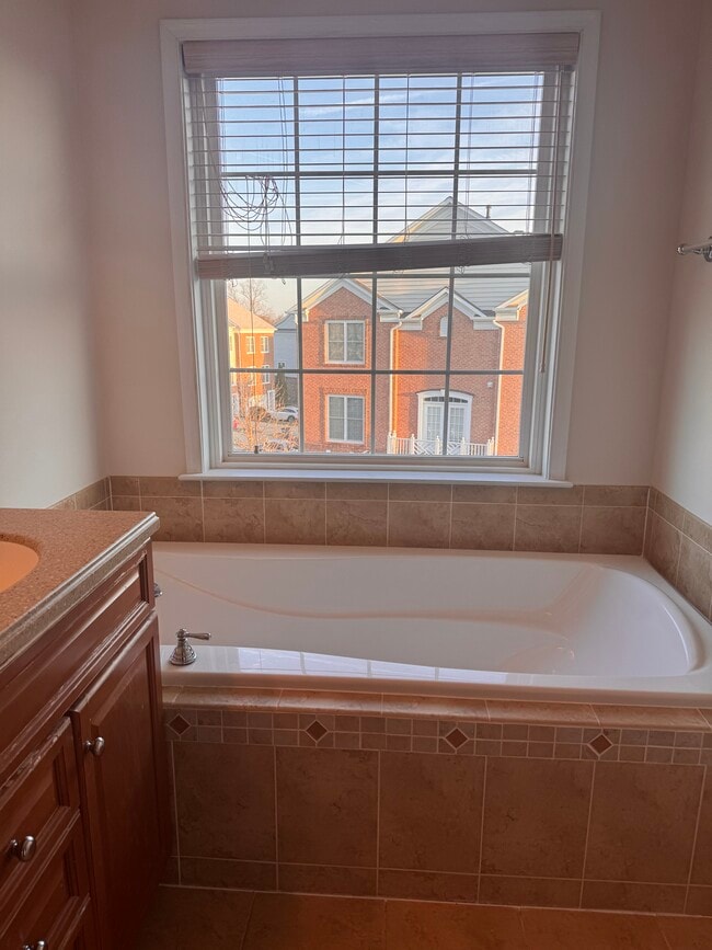 Tina de baño principal - 14627 Weeburn Way