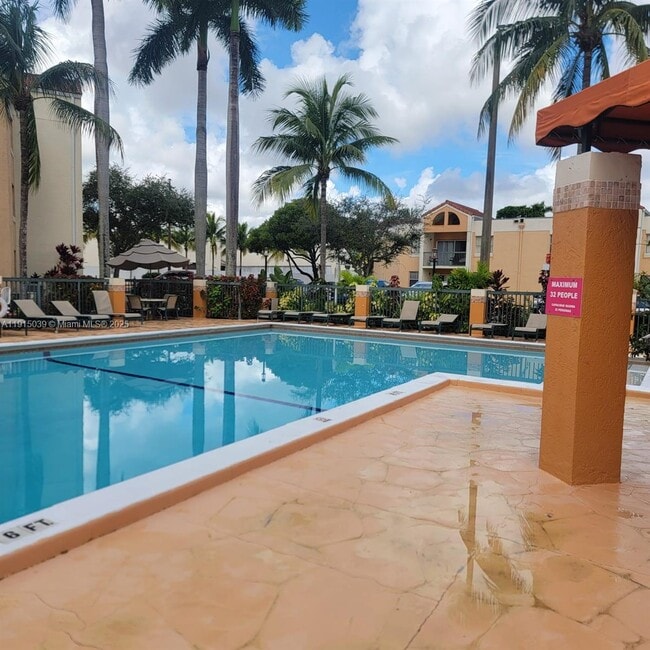 Foto del edificio - 6272 NW 186th St