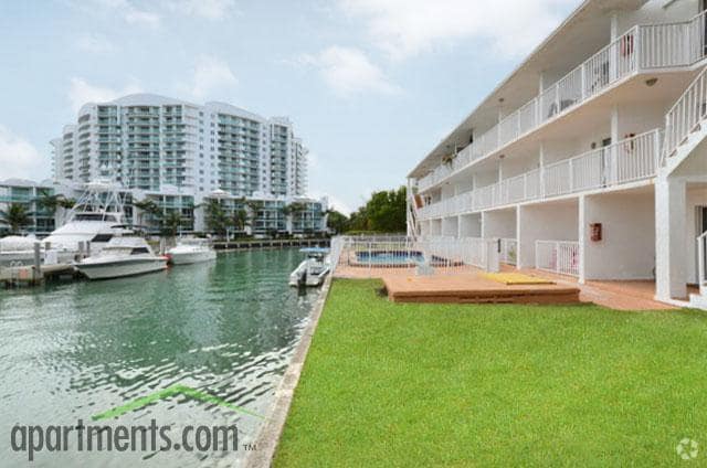 Building Photo - North Bay Villas