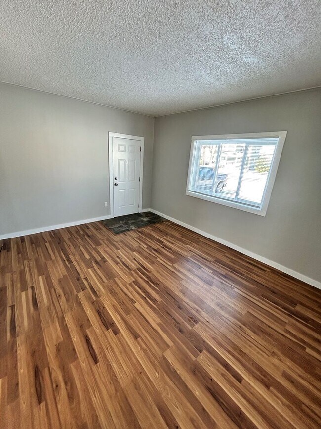 Foto del edificio - 90 E Mark St