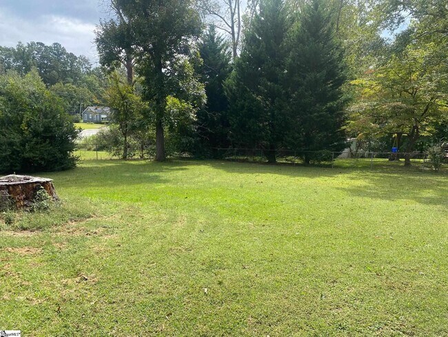 Foto del edificio - 204 Oakwood Dr