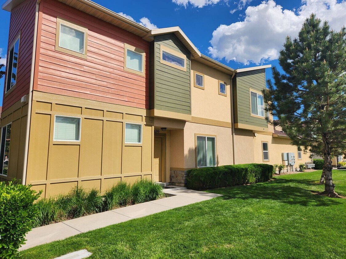 Primary Photo - Great 3 Bedroom Daybreak Condo Now Available