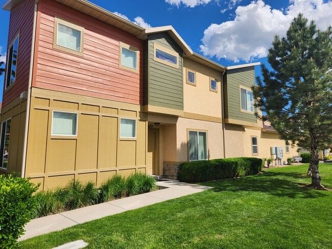 End Unit Townhome Available for Rent July 1st - End Unit Townhome Available for Rent July 1st